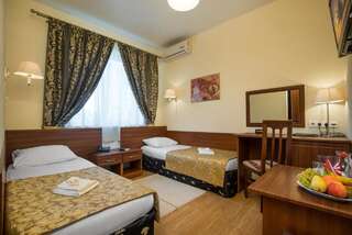Гостиница Атлас Отель Краснодар Двухместный номер с 1 кроватью или 2 отдельными кроватями-1
